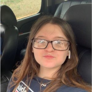 Meet your Posher, Katelyn